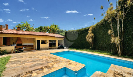 Casa à venda com 5 suítes no condomínio Nova Higienópolis, Jandira - SP