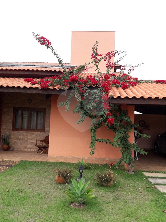 Casa à venda com 3 quartos, sendo 1 suíte,  no condomínio Village Ipanema 1, Araçoiaba da Serra - SP