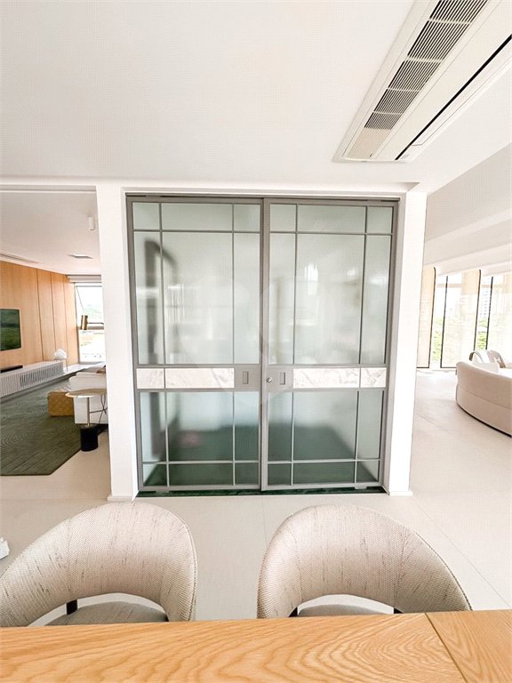 Apartamento à venda com 4 suítes em Vila Cordeiro, São Paulo, SP