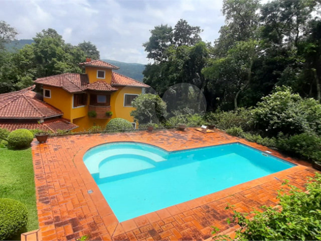 Casa à venda com 5 quartos, sendo 4 suítes,  no condomínio Alpes da Cantareira, Mairiporã - SP