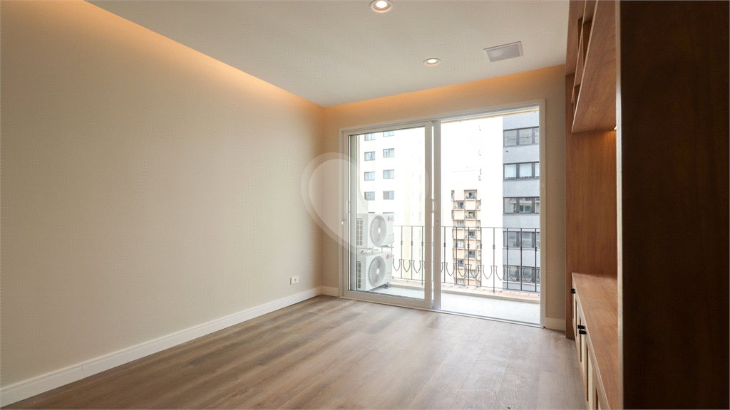 Apartamento à venda com 2 quartos, sendo 1 suíte,  em Vila Uberabinha, São Paulo, SP