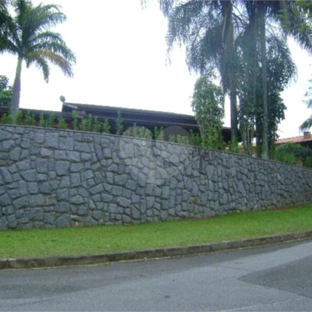Casa à venda com 5 quartos, sendo 3 suítes, no condomínio Estância Marambaia, Vinhedo - SP
