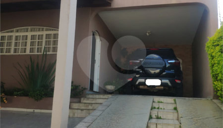 Sobrado à venda com 4 quartos, sendo 1 suíte, em Chácara Jafet, Mogi das Cruzes, SP