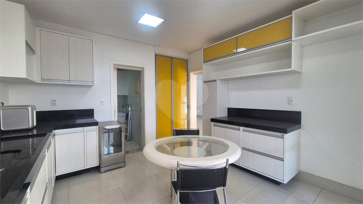 Casa à venda com 3 quartos, sendo 1 suíte, no condomínio Lago da Serra, Araçoiaba da Serra - SP