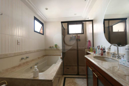 Apartamento à venda com 4 quartos, sendo 2 suítes,  em Vila Uberabinha, São Paulo, SP
