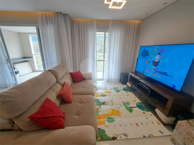 Apartamento à venda com 3 quartos, sendo 1 suíte,  em Jardim Peri, São Paulo, SP