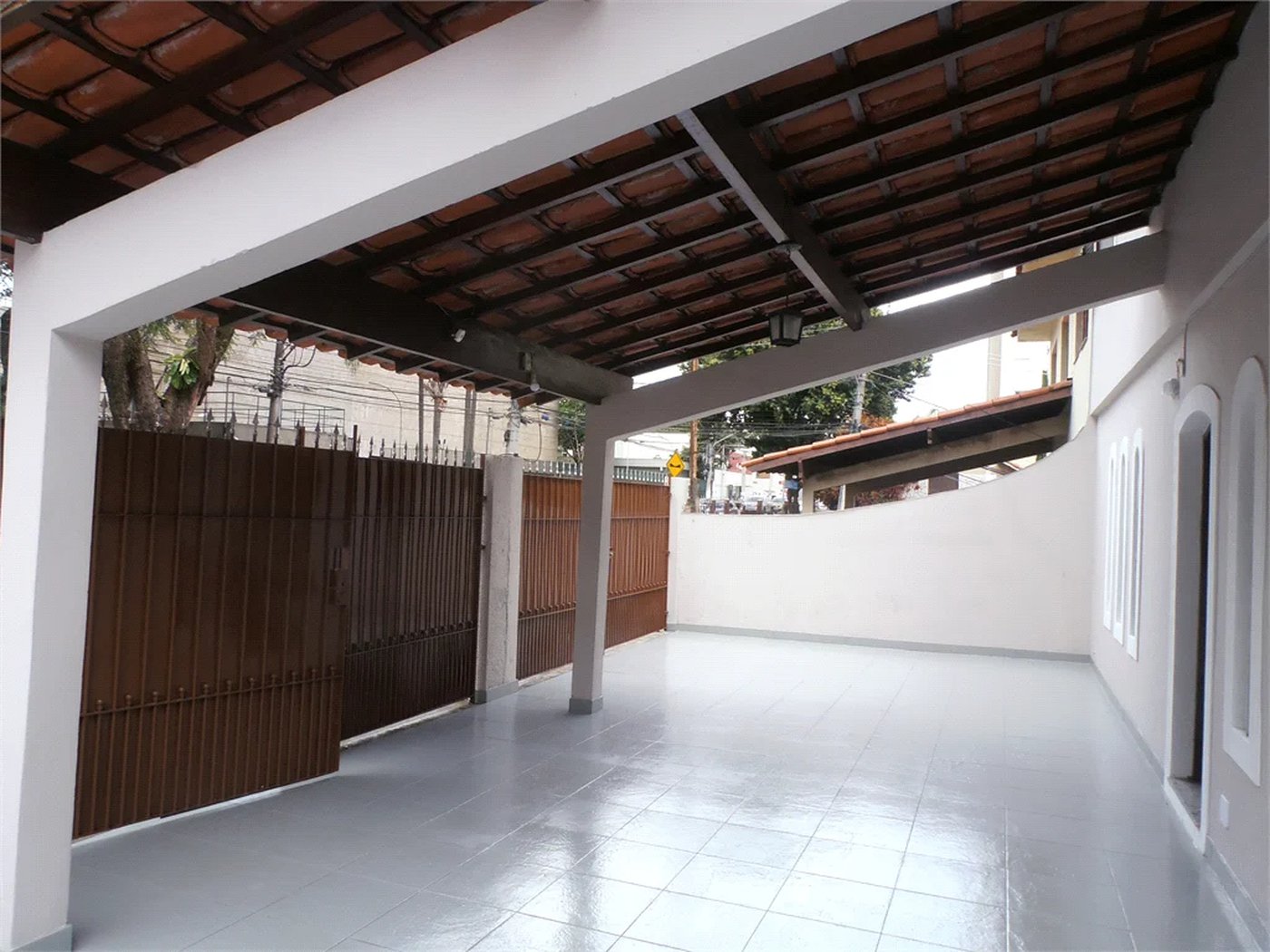 Sobrado à venda ou para alugar com 4 quartos, sendo 1 suíte,  em Vila Butantã, São Paulo, SP