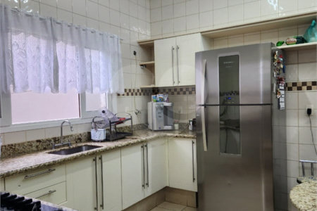 Sobrado à venda com 3 quartos, sendo 1 suíte, em Jardim Vale das Rosas, Araraquara, SP