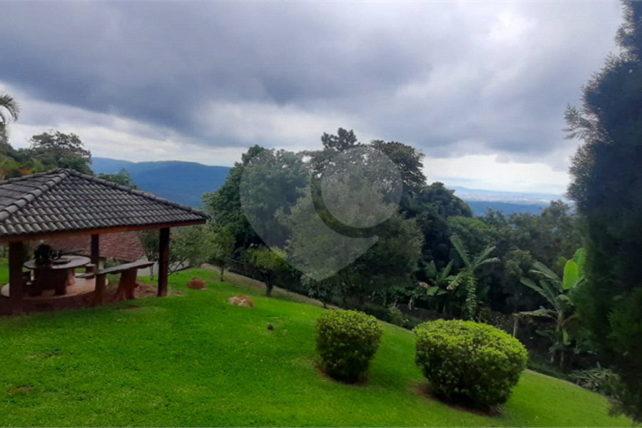 Sobrado para alugar com 4 suítes em Roseira, Mairiporã, SP