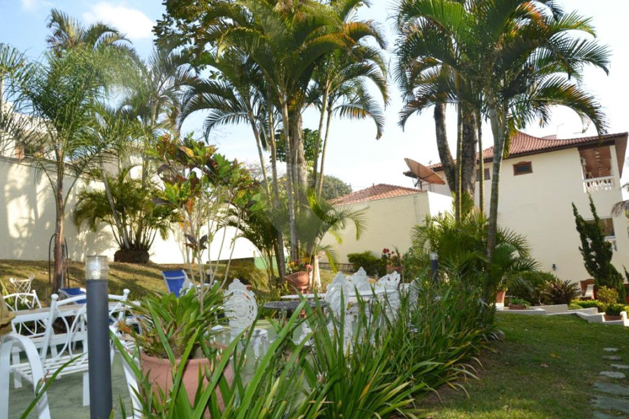 Casa à venda com 8 quartos, sendo 5 suítes, em Serra da Cantareira, Mairiporã, SP