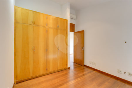 Casa Térrea à venda com 3 quartos, sendo 1 suíte, em Granja Julieta, São Paulo, SP