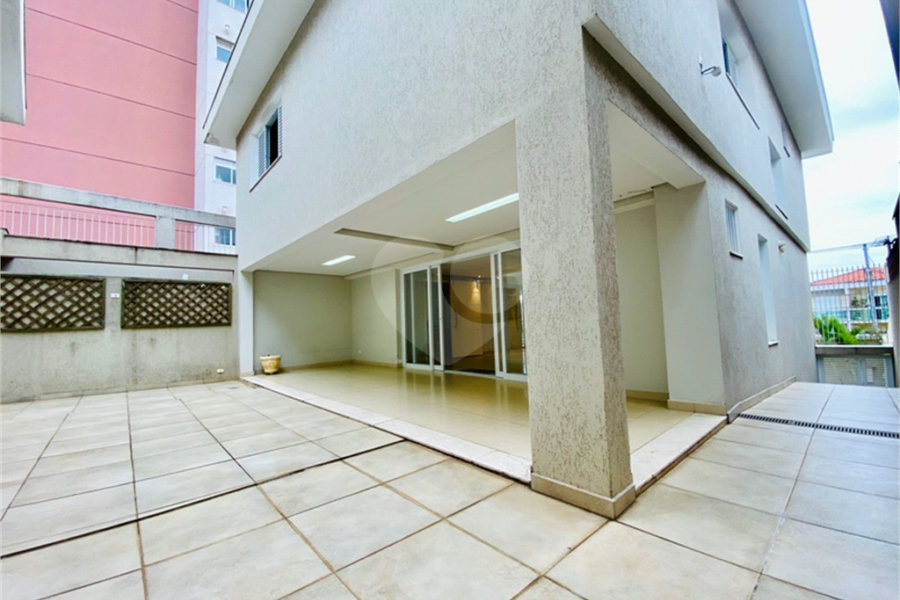 Sobrado à venda com 4 quartos, sendo 3 suítes, em Vila Ester (zona Norte), São Paulo, SP