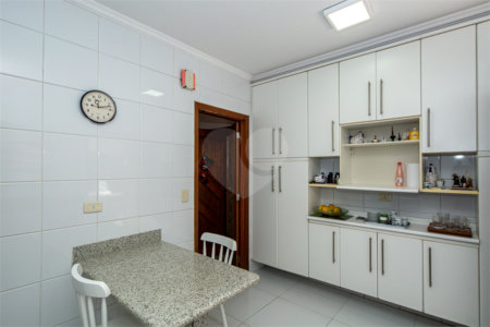 Casa à venda com 3 quartos, sendo 1 suíte, em Campo Belo, São Paulo, SP