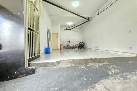 Casa à venda com 3 quartos, sendo 1 suíte, no condomínio Rafaela I, São Paulo - SP