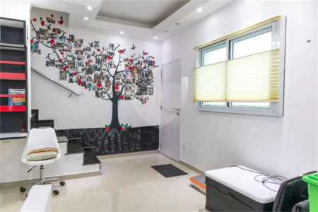 Casa à venda com 3 quartos, sendo 1 suíte,  no condomínio Rafaela I, São Paulo - SP