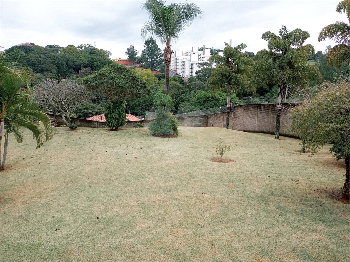 Casa à venda com 4 suítes no condomínio Estância Marambaia, Vinhedo - SP