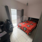 Casa à venda com 2 quartos no condomínio Carvalho Lagares, Poá - SP