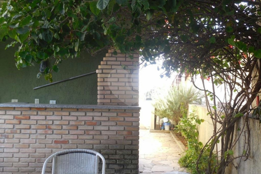 Casa à venda com 3 suítes no condomínio Praça Vitoriano Rodrigues Xavier,35, São Paulo - SP