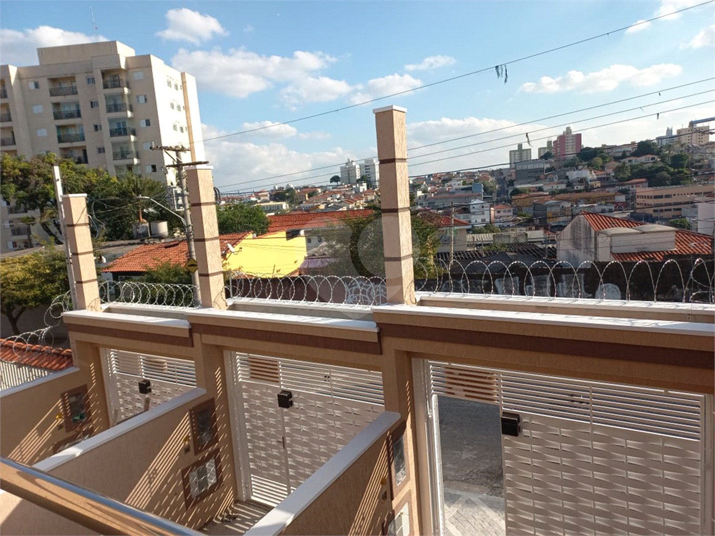 Sobrado à venda ou para alugar com 3 suítes em Vila Pedra Branca, São Paulo, SP