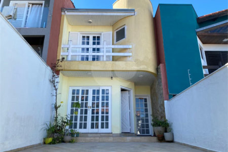 Casa à venda com 3 quartos, sendo 1 suíte, em Vila Suissa, Mogi das Cruzes, SP