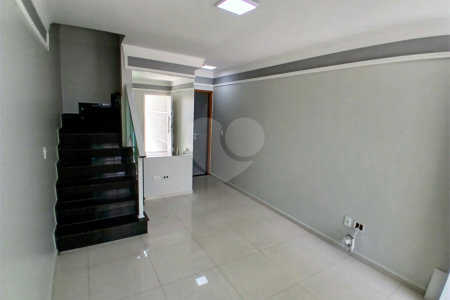Sobrado à venda com 3 quartos, sendo 1 suíte,  em Parque Vitória, São Paulo, SP