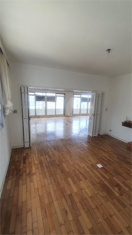 Apartamento à venda com 3 quartos, sendo 2 suítes, em Jardim Paulista, São Paulo, SP