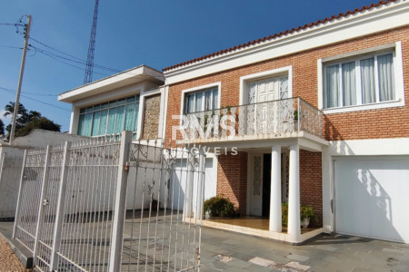 Casa à venda com 4 quartos, sendo 2 suítes,  no Centro, Itu, SP