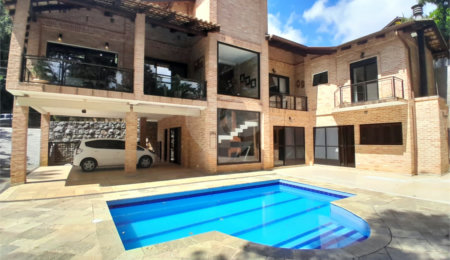 Casa à venda com 3 suítes no condomínio Cantareira, Mairiporã - SP