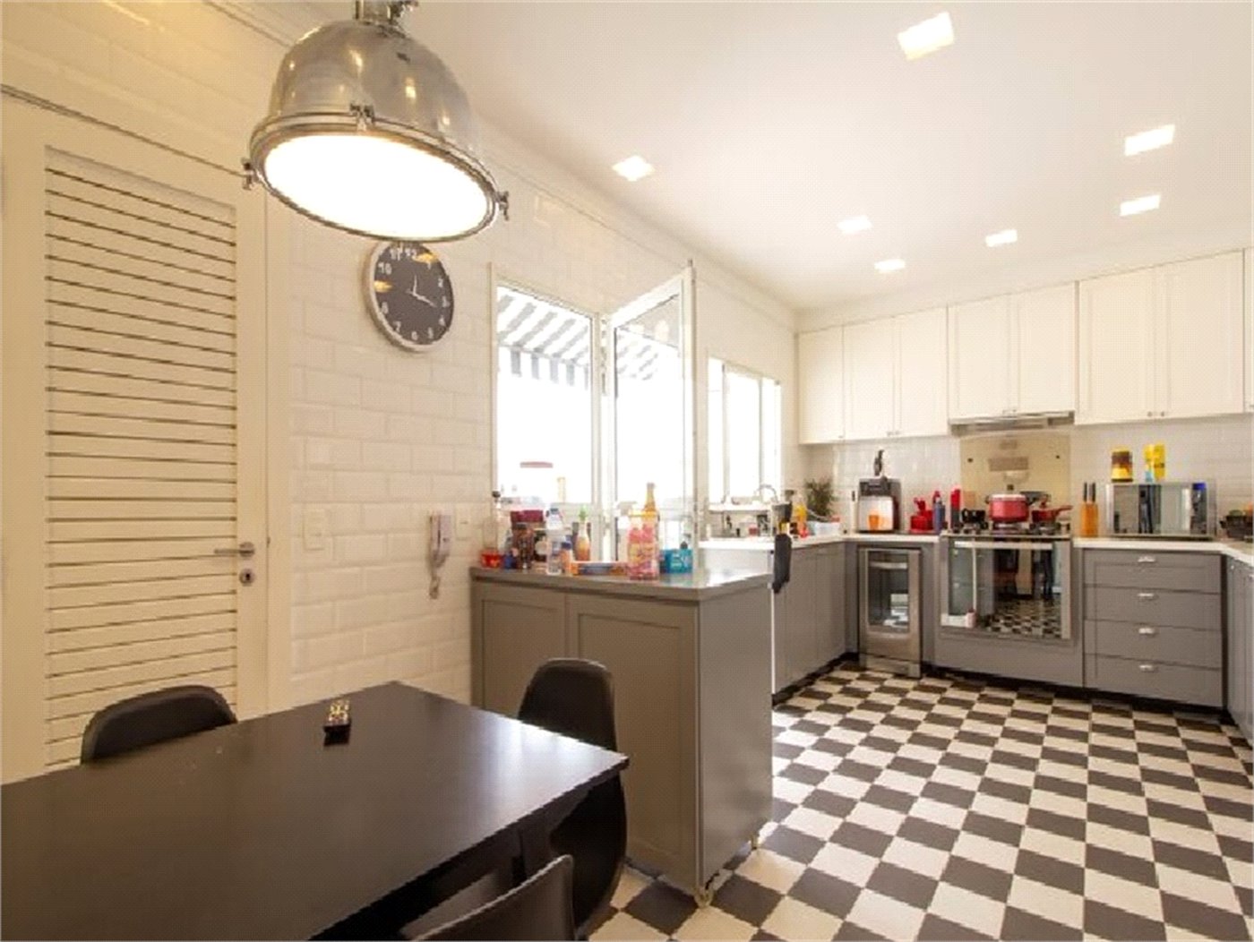 Casa à venda com 4 suítes no condomínio Outeiro, São Paulo - SP