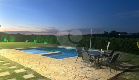 Casa à venda com 3 suítes no condomínio Chácaras Arumã, Sarapuí - SP