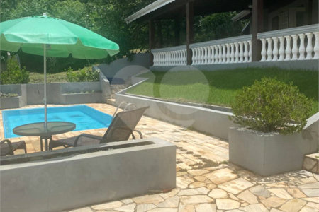Casa à venda com 3 suítes no condomínio Estância Marambaia, Vinhedo - SP