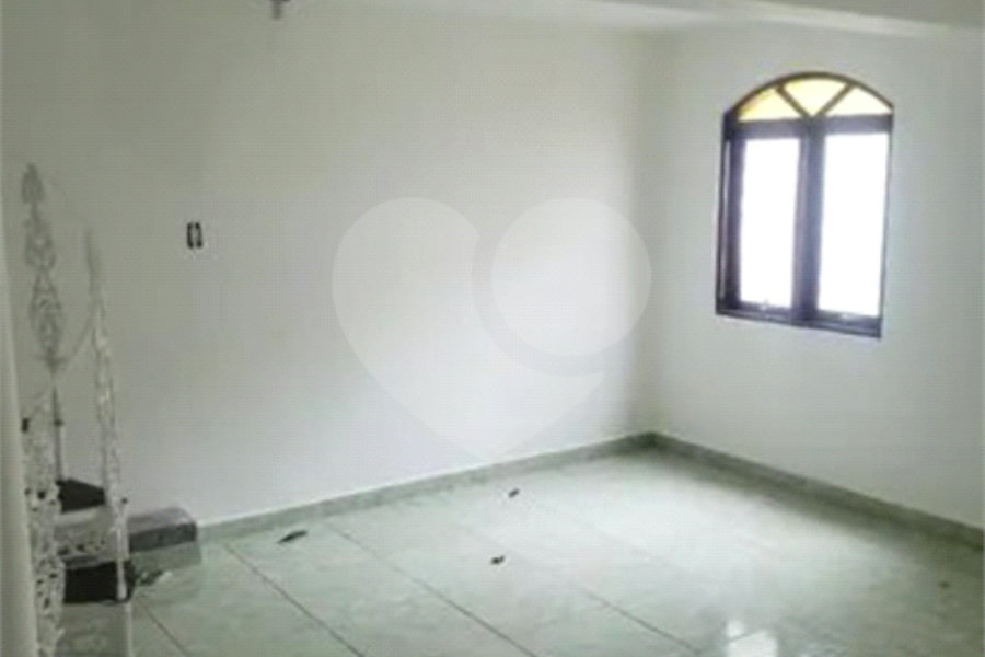 Sobrado à venda com 4 quartos, sendo 1 suíte, em Tremembé, São Paulo, SP