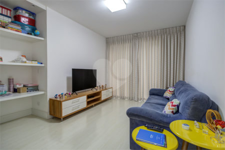 Sobrado à venda com 6 quartos, sendo 3 suítes, em Alto da Boa Vista, São Paulo, SP
