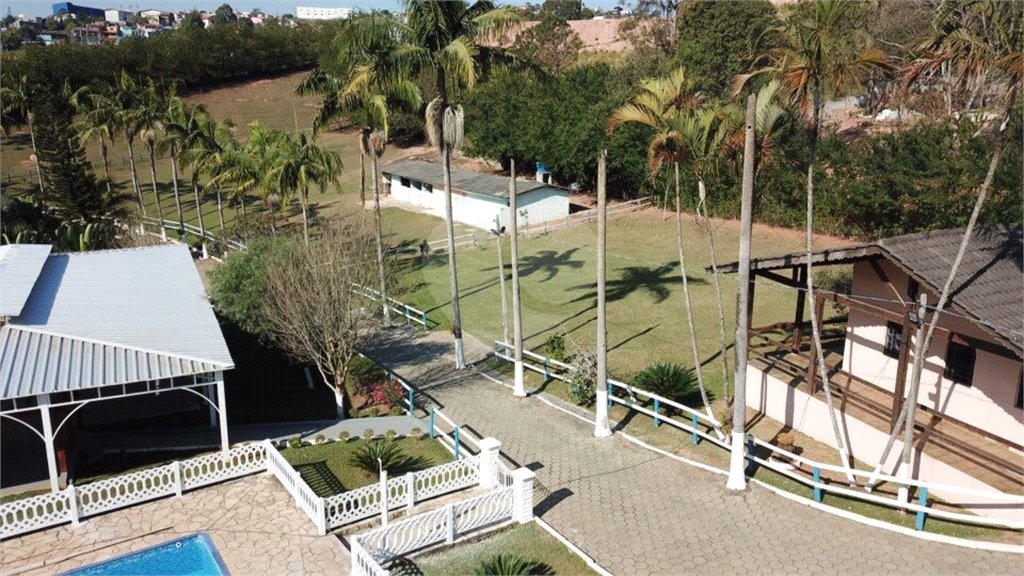 Chácara à venda com 4 quartos, sendo 1 suíte, em Luiz Fagundes, Mairiporã, SP