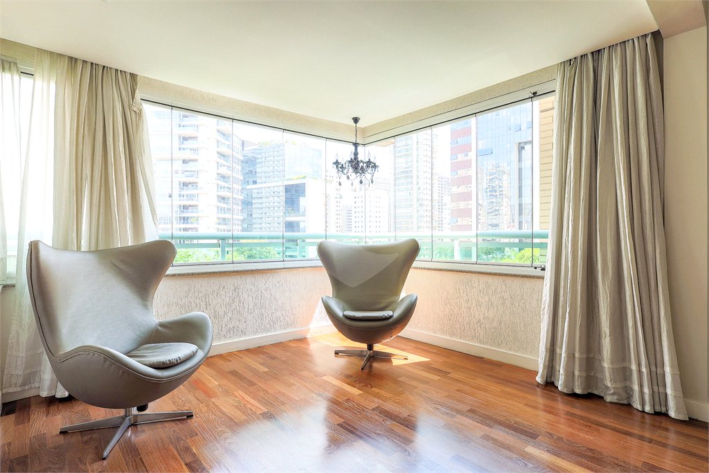 Apartamento à venda com 4 suítes,  em Jardim Paulistano, São Paulo, SP
