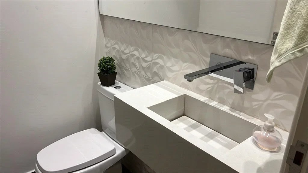 Sobrado à venda com 3 quartos, sendo 1 suíte, em Jardim Vazani, São Paulo, SP