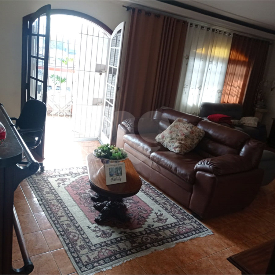 Casa com 5 suítes em uma excelente localização na Vila Medeiros, São Paulo.