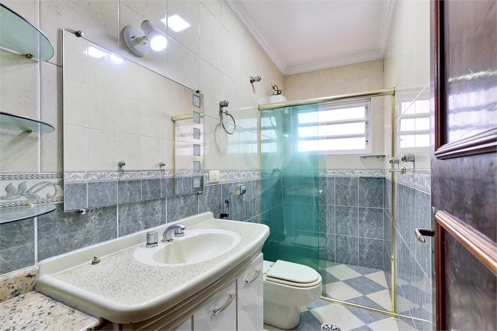 Sobrado à venda com 4 quartos, sendo 1 suíte,  em Interlagos, São Paulo, SP
