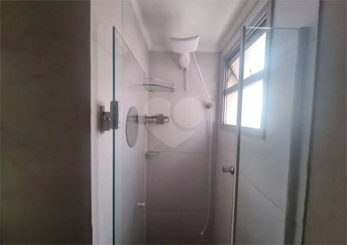 Studio com 33m2 AU, 39m2 AT, com 1 dormitório, sem vaga, a 1 quadra da Av Paulista e Metro Paraíso.