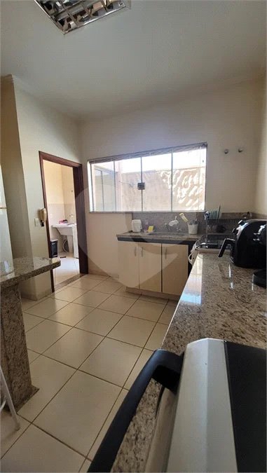 Casa Exclusiva com Pé-Direito Alto e Área Gourmet no Jardim Paraíso