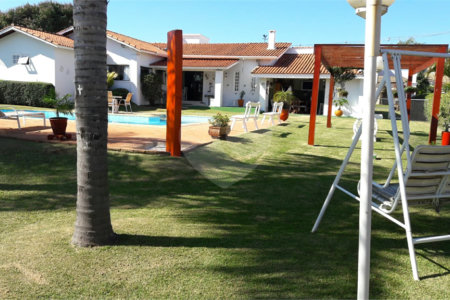 Casa à venda com 4 quartos, sendo 2 suítes, no condomínio Monte Belo, Salto - SP