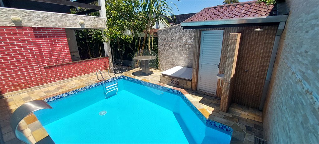 Casa à venda com 3 quartos, sendo 2 suítes,  em Indaiá, Bertioga, SP