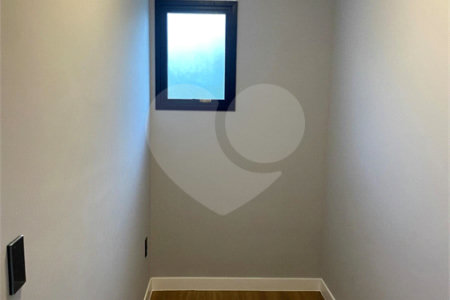 Casa à venda com 4 quartos, sendo 3 suítes, no condomínio Recanto dos Paturis, Vinhedo - SP