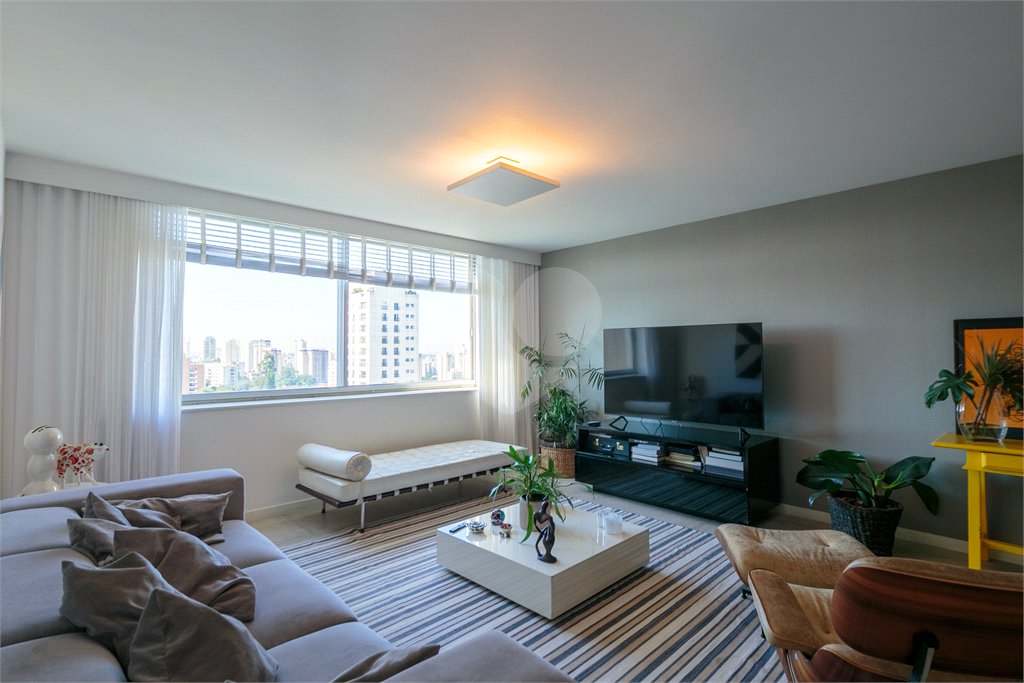 Apartamento à venda com 4 quartos, sendo 1 suíte, em Alto da Boa Vista, São Paulo, SP