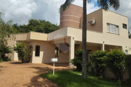 Sobrado à venda com 4 quartos, sendo 3 suítes, em Altos do Jaraguá, Araraquara, SP