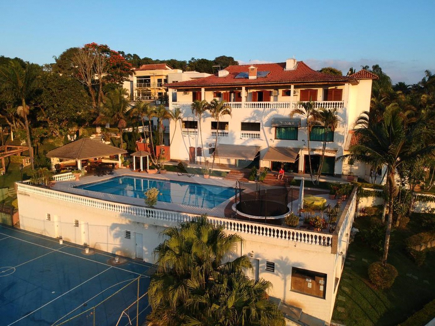 Casa à venda com 8 quartos, sendo 5 suítes, em Serra da Cantareira, Mairiporã, SP