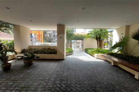 Apartamento à venda com 3 quartos, sendo 1 suíte, em Vila Olímpia, São Paulo, SP