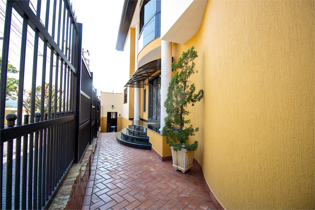 Sobrado à venda com 5 quartos, sendo 3 suítes, no Centro, São Roque, SP