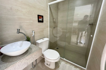 Casa à venda com 3 quartos, sendo 1 suíte, no condomínio Golden Village, Rio de Janeiro - RJ