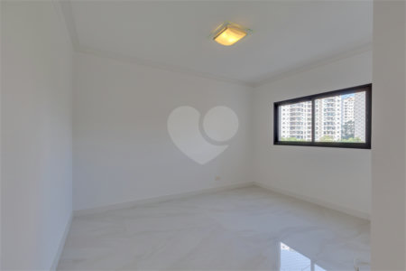 Apartamento à venda com 4 suítes em Jardim Marajoara, São Paulo, SP